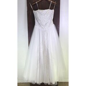 White Beaded Tulle Ball Gown Wedding Dress Basque Waist Strapless Size 12 Flaws